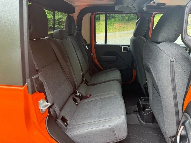 2025 Jeep JT Gladiator - Image 18 of 21