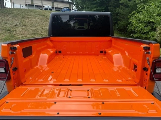 2025 Jeep JT Gladiator - Image 9 of 21