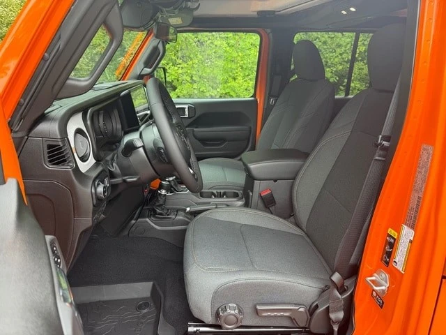 2025 Jeep JT Gladiator - Image 13 of 21