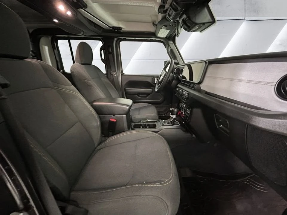 2025 Jeep JT Gladiator - Image 10 of 15