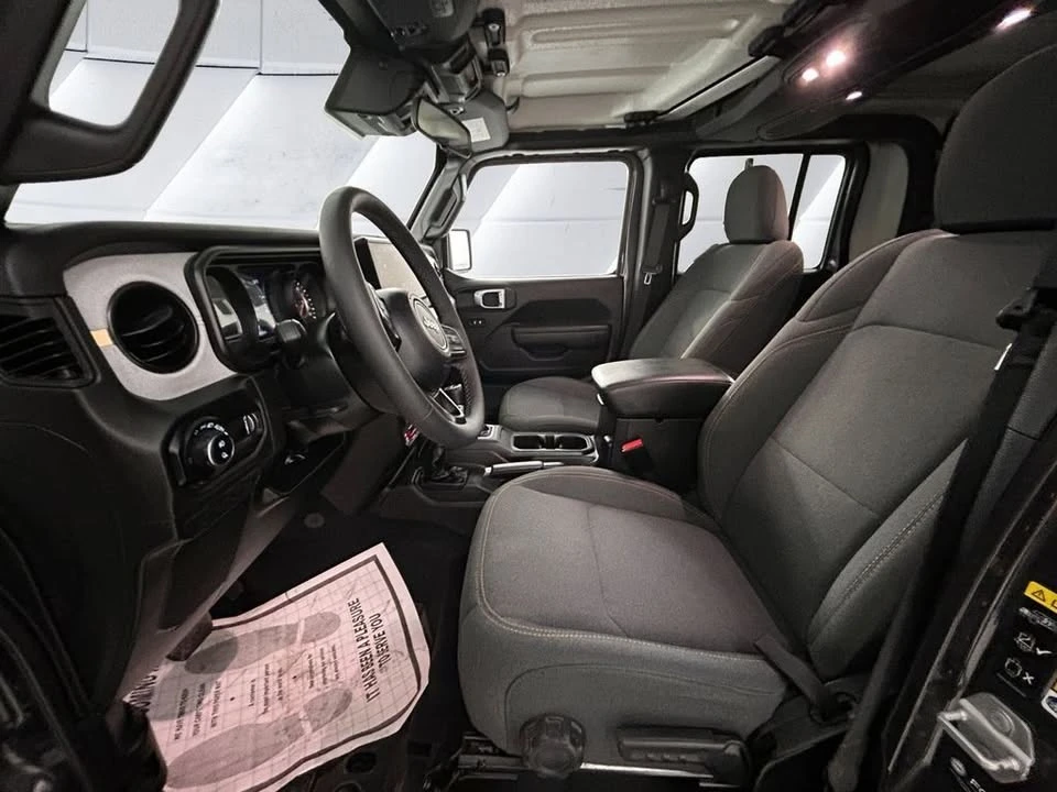 2025 Jeep JT Gladiator - Image 15 of 15