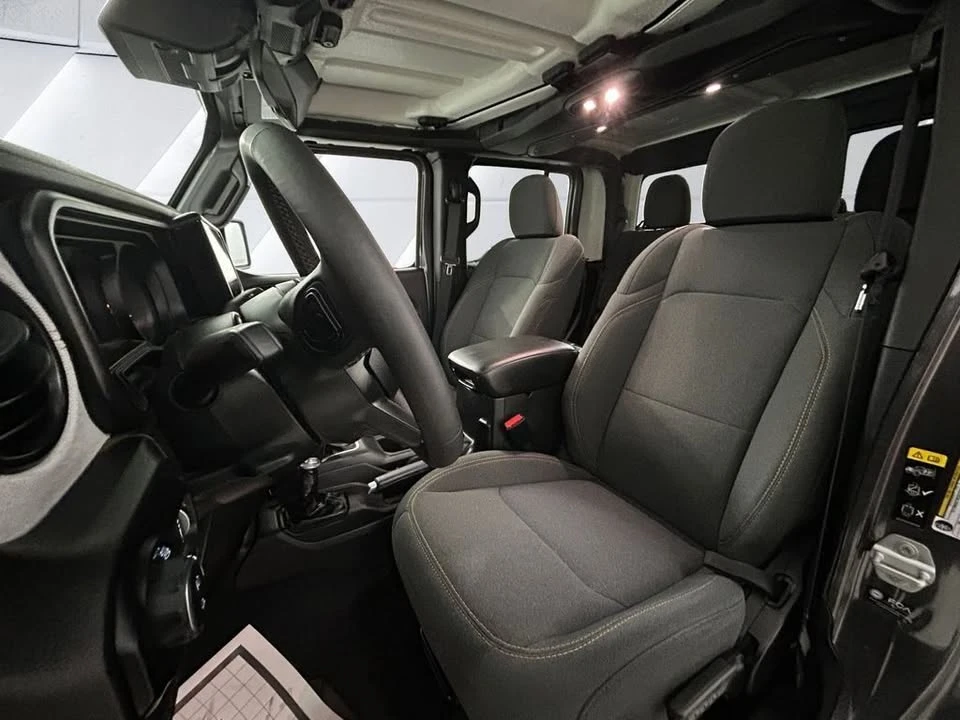 2025 Jeep JT Gladiator - Image 14 of 15