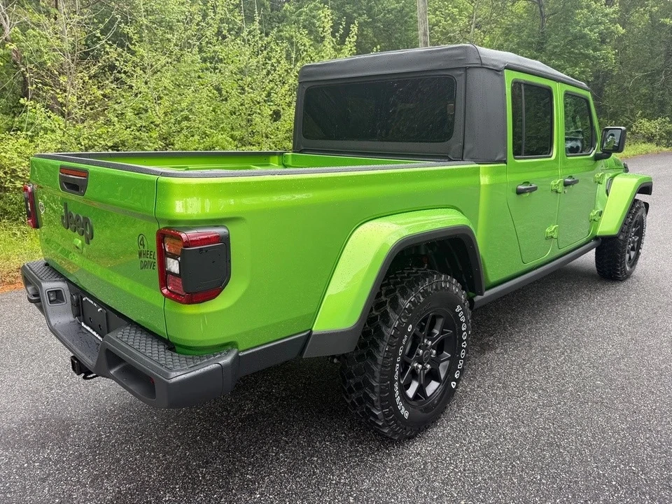 2025 Jeep JT Gladiator - Image 7 of 12