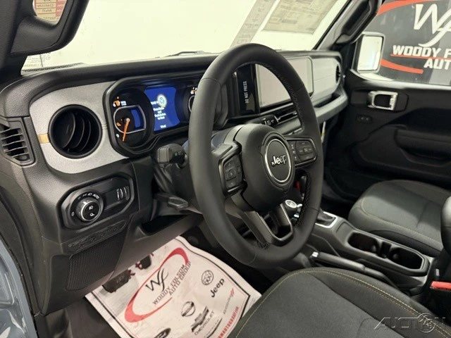 2025 Jeep JT Gladiator - Image 10 of 12