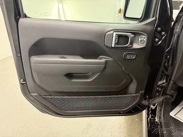 2025 Jeep JT Gladiator - Image 11 of 12