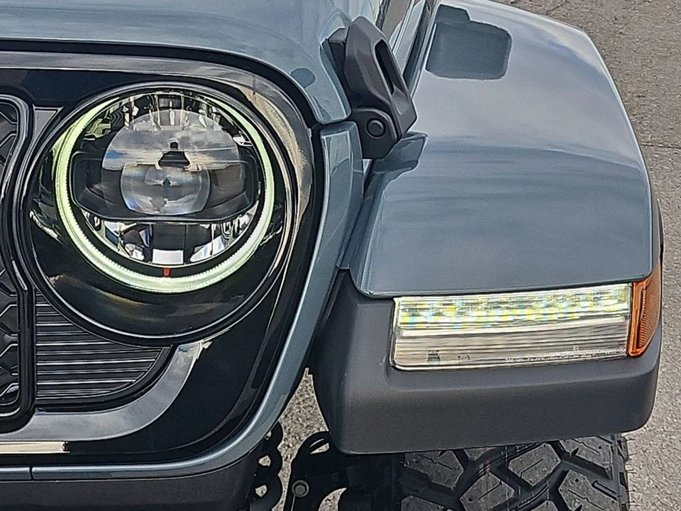 2025 Jeep JT Gladiator - Image 18 of 21