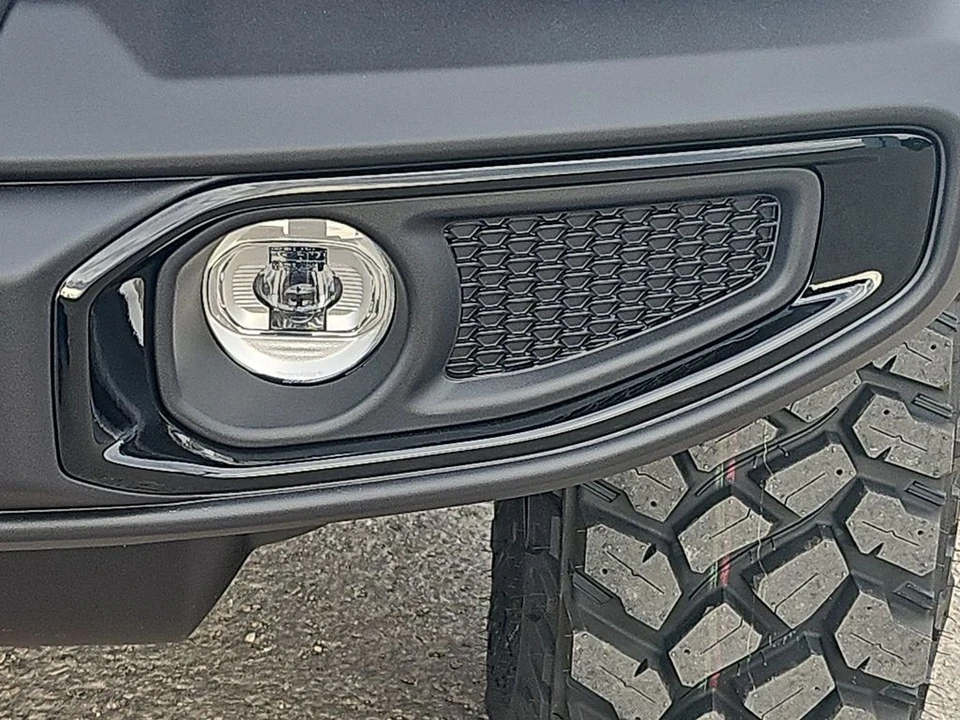 2025 Jeep JT Gladiator - Image 19 of 21