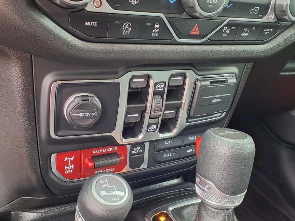 2025 Jeep JT Gladiator - Image 20 of 21