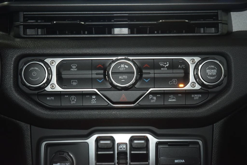 2025 Jeep JT Gladiator - Image 30 of 31