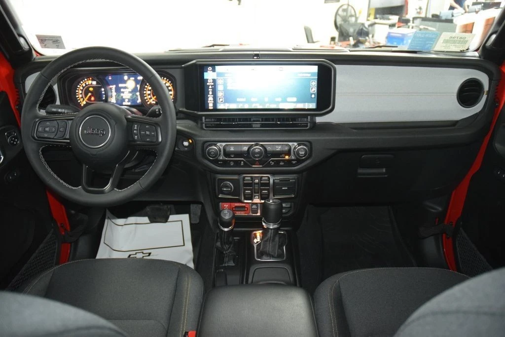 2025 Jeep JT Gladiator - Image 28 of 31