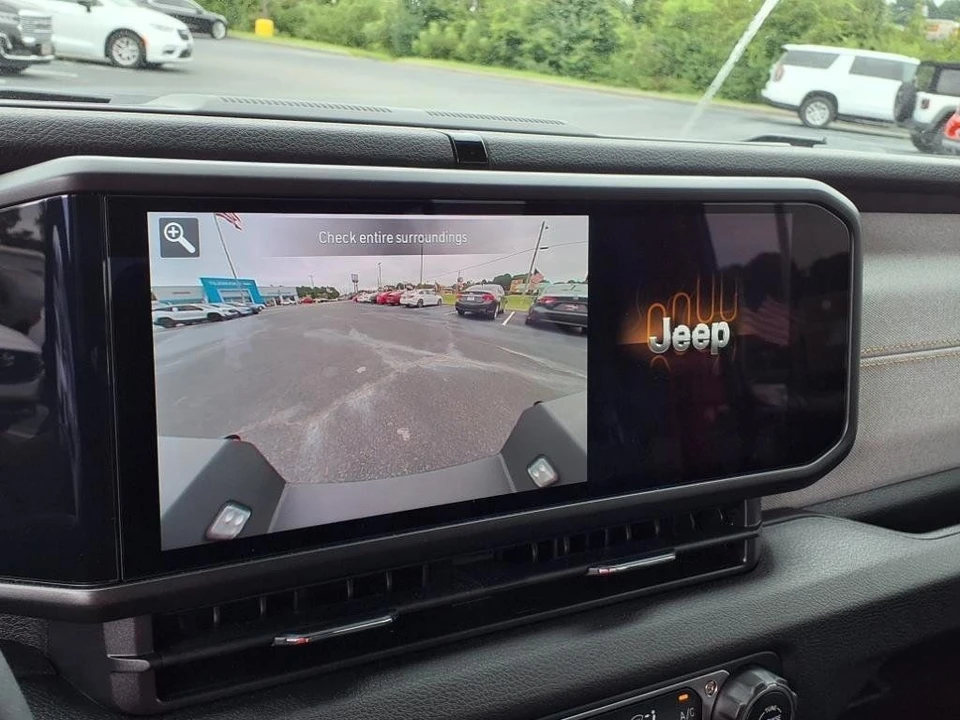 2025 Jeep JT Gladiator - Image 19 of 21