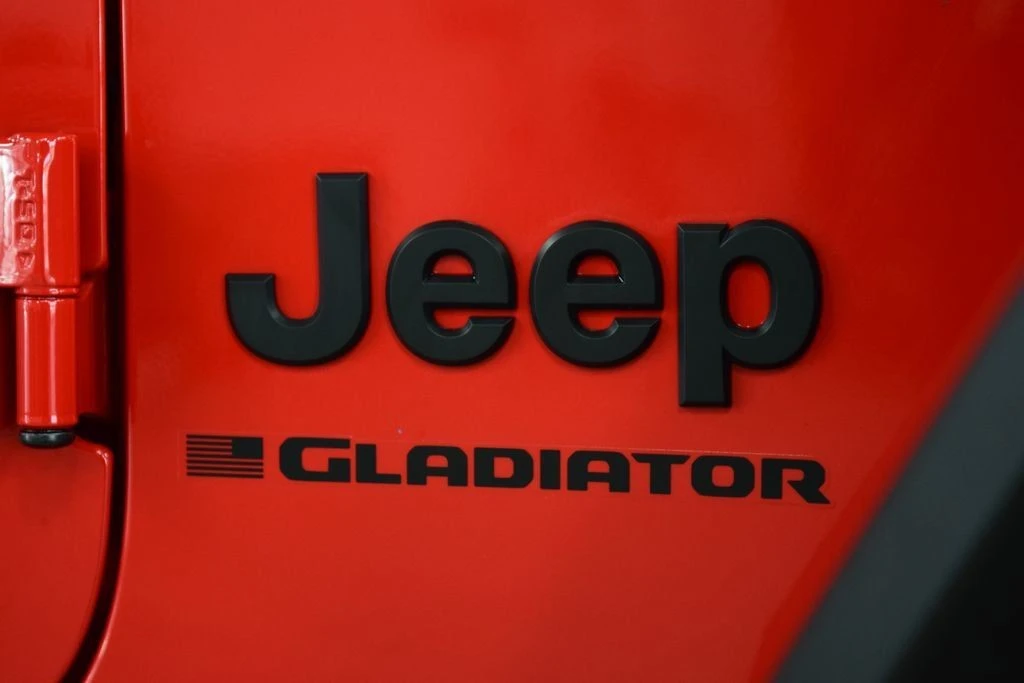 2025 Jeep JT Gladiator - Image 14 of 31