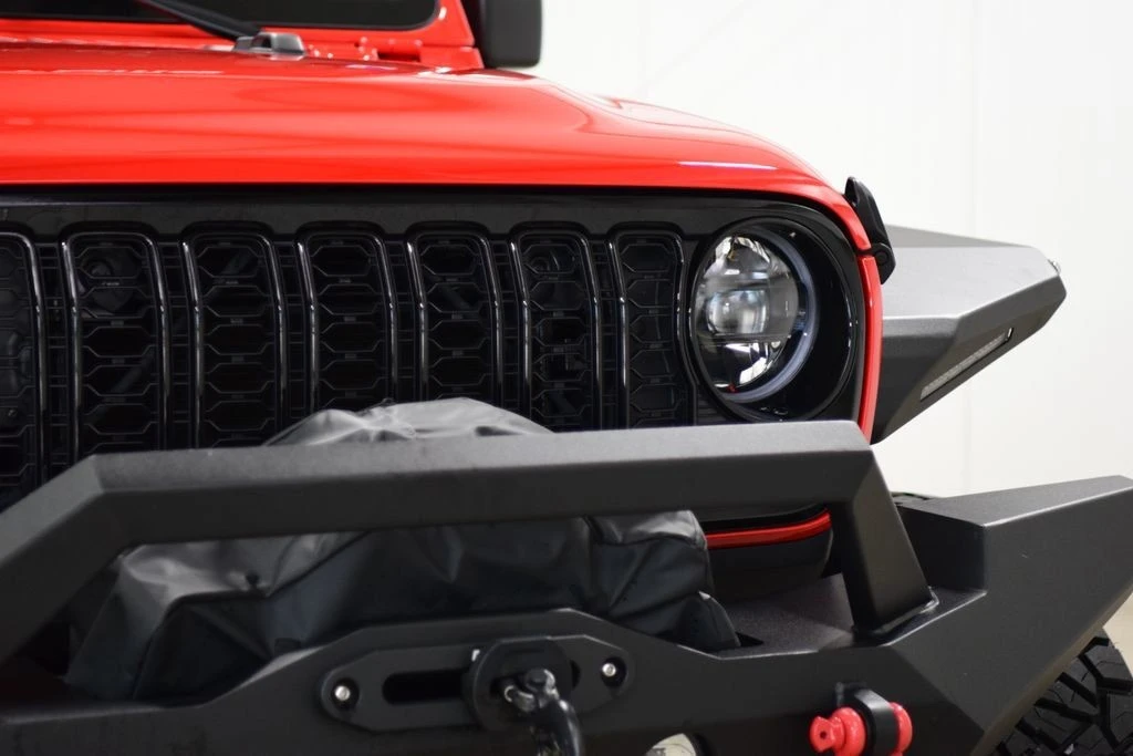 2025 Jeep JT Gladiator - Image 9 of 31