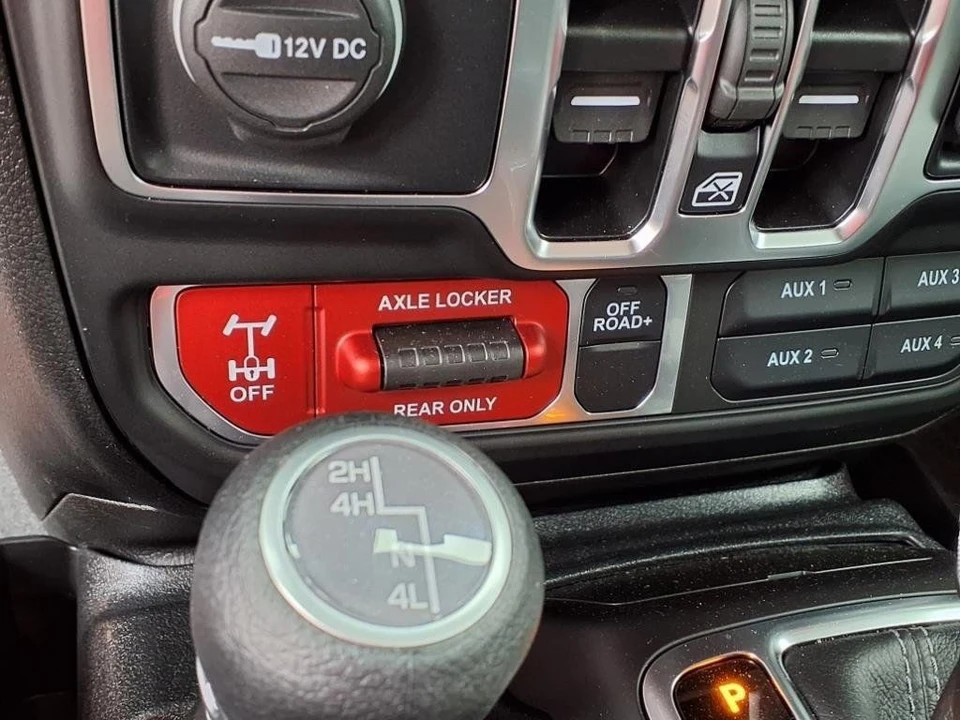 2025 Jeep JT Gladiator - Image 18 of 21