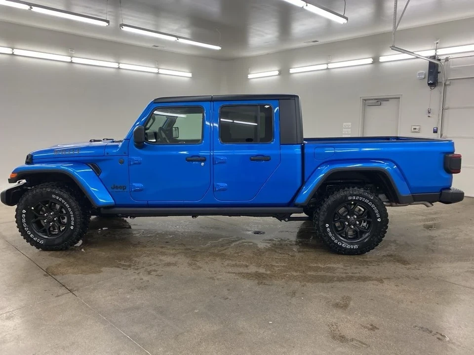 2025 Jeep JT Gladiator - Image 6 of 12