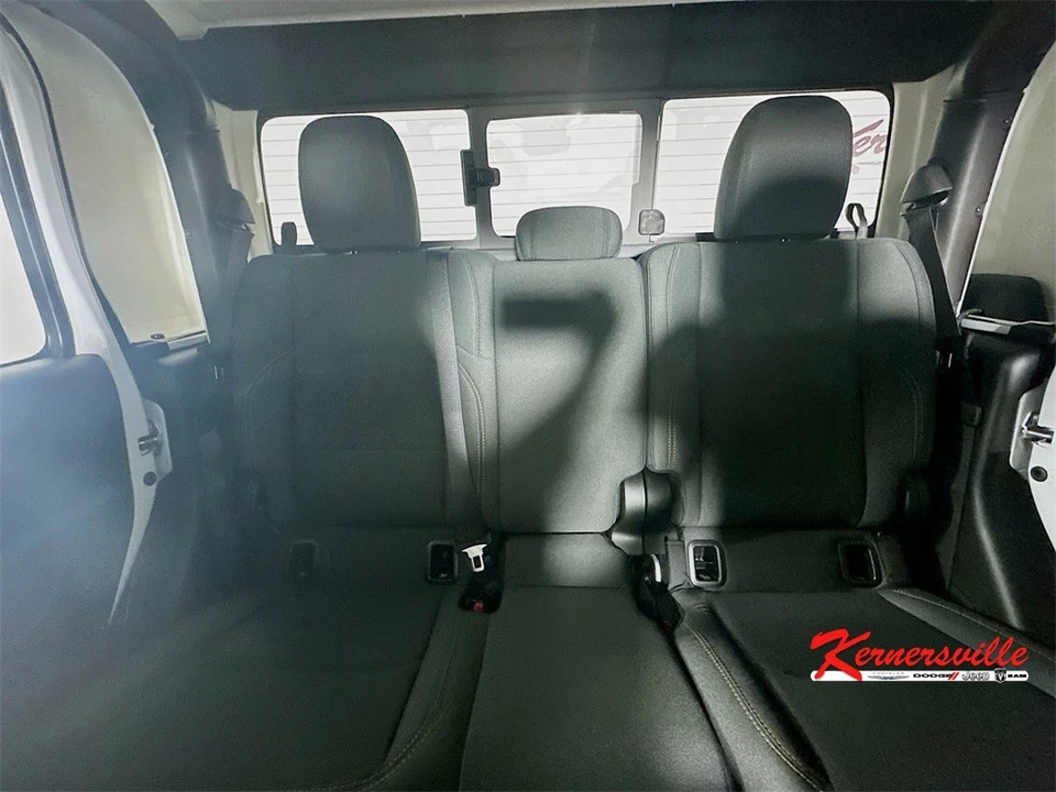 2025 Jeep JT Gladiator - Image 20 of 21