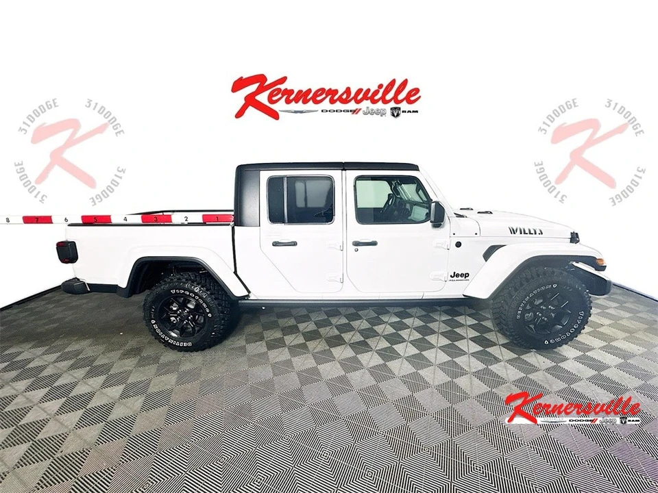 2025 Jeep JT Gladiator - Image 9 of 12