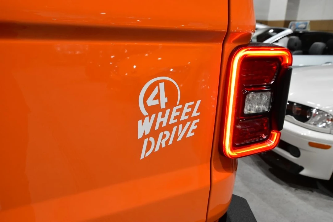 2025 Jeep JT Gladiator - Image 14 of 31