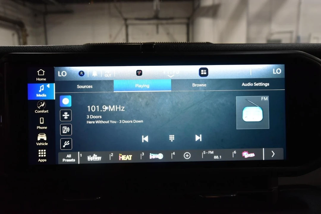 2025 Jeep JT Gladiator - Image 26 of 31