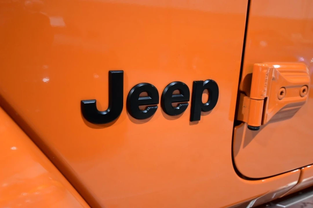 2025 Jeep JT Gladiator - Image 8 of 31
