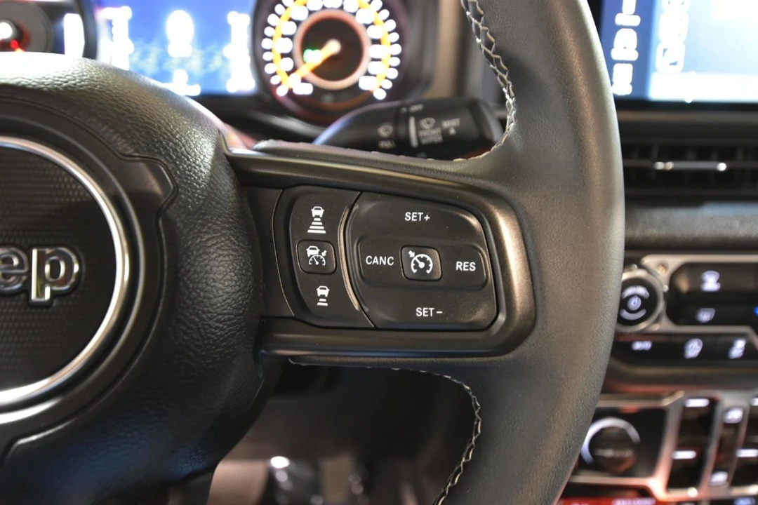 2025 Jeep JT Gladiator - Image 23 of 31