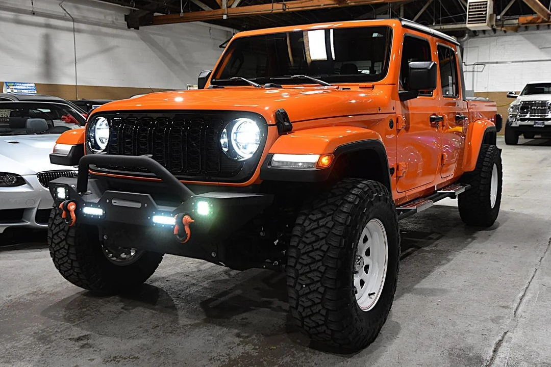 2025 Jeep JT Gladiator - Image 7 of 31
