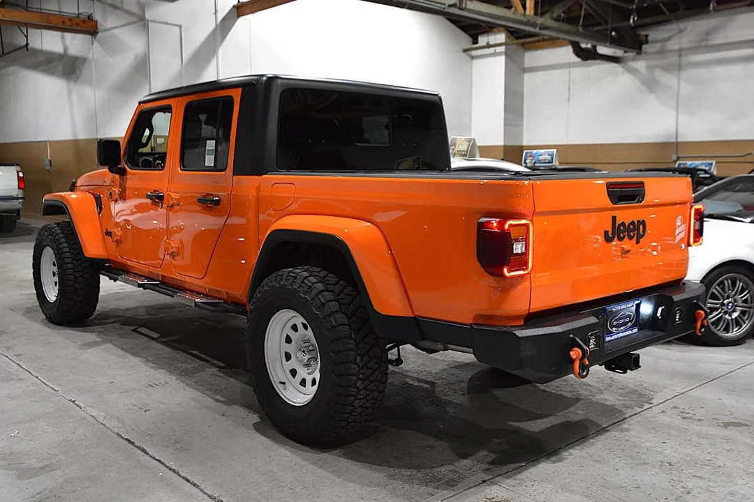 2025 Jeep JT Gladiator - Image 16 of 31