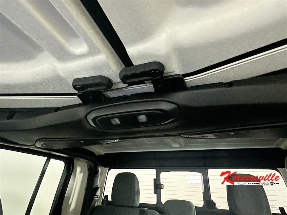 2025 Jeep JT Gladiator - Image 14 of 21