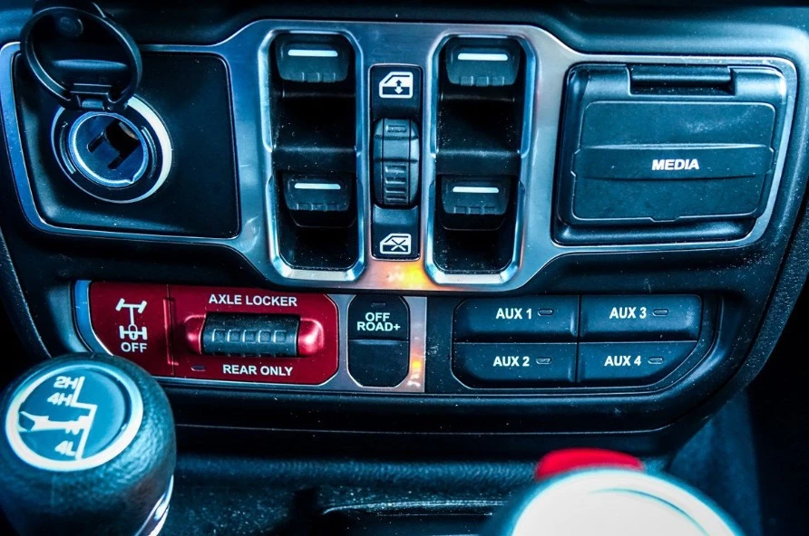 2025 Jeep JT Gladiator - Image 12 of 16
