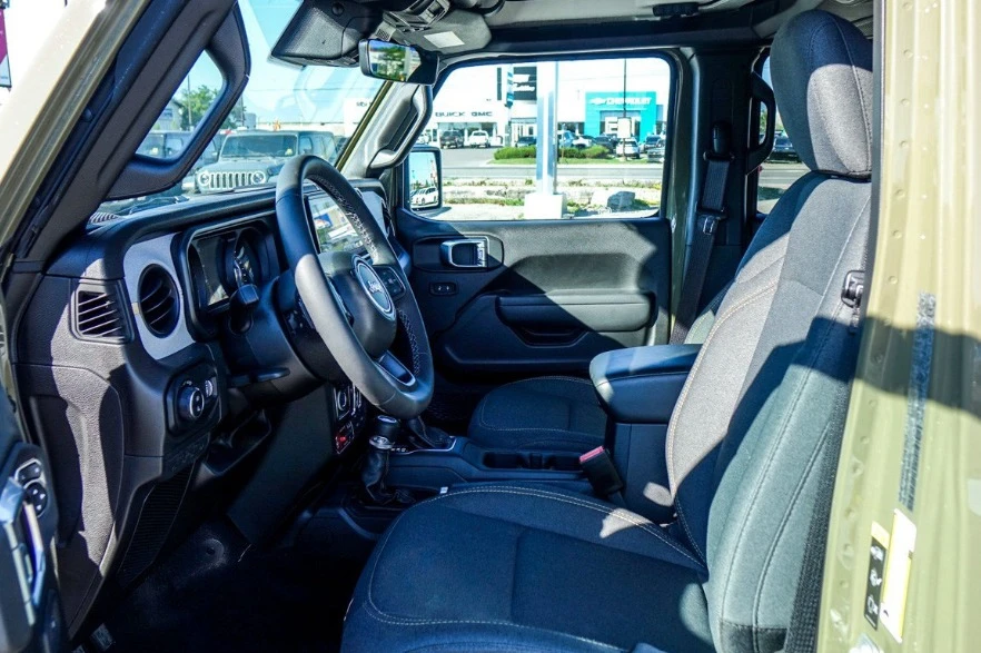 2025 Jeep JT Gladiator - Image 8 of 16