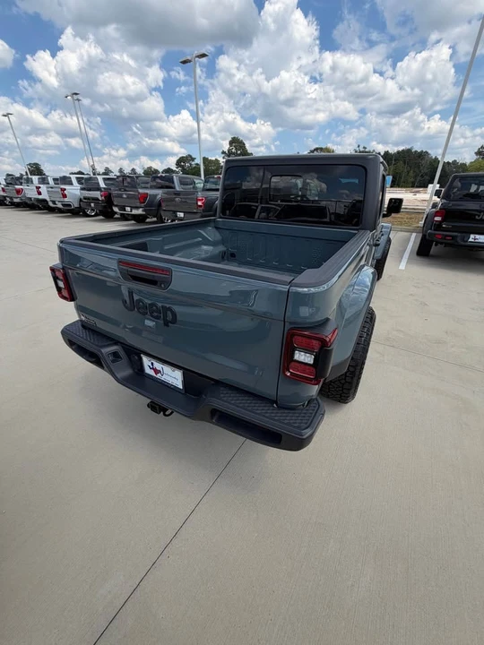 2025 Jeep JT Gladiator - Image 10 of 19