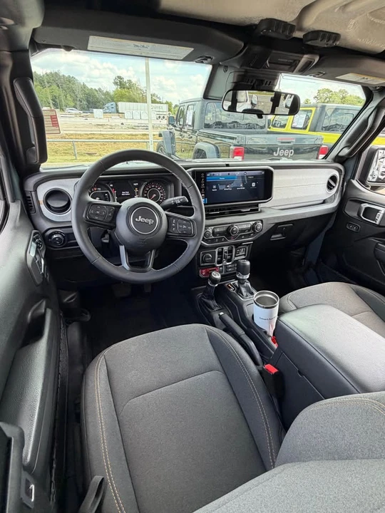 2025 Jeep JT Gladiator - Image 6 of 19