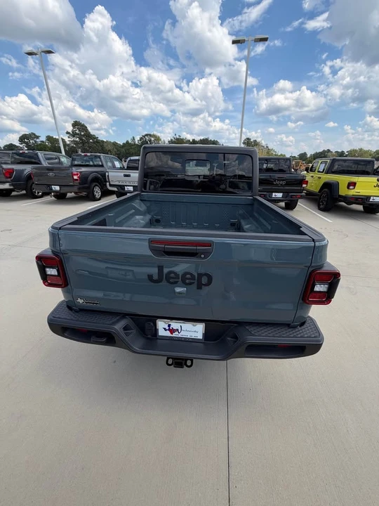 2025 Jeep JT Gladiator - Image 8 of 19