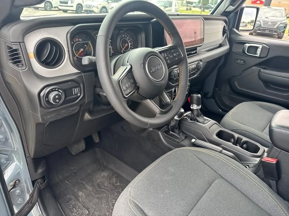 2025 Jeep JT Gladiator - Image 16 of 20