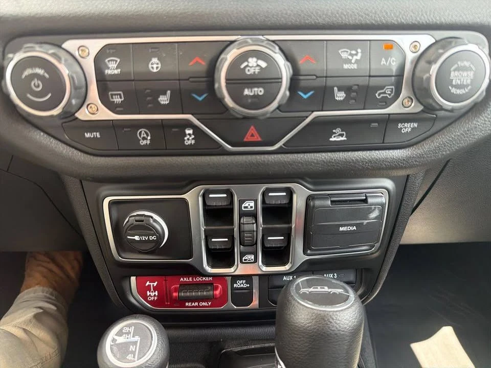 2025 Jeep JT Gladiator - Image 16 of 17