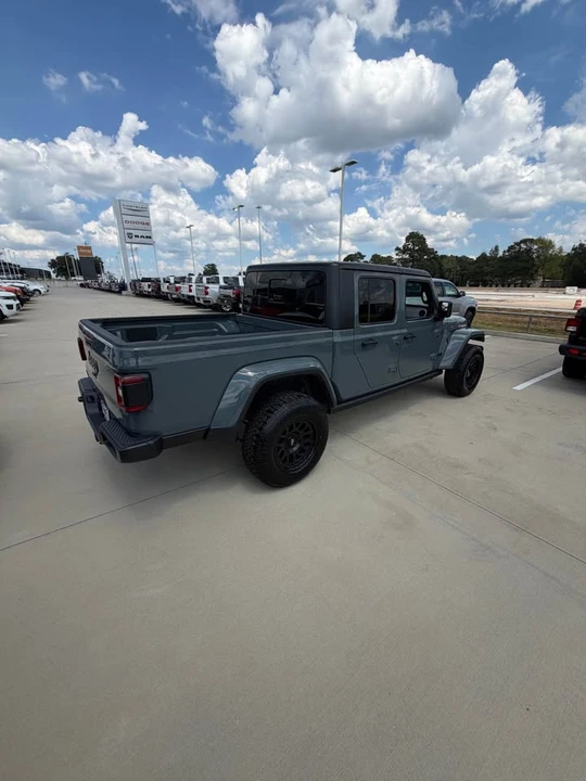 2025 Jeep JT Gladiator - Image 11 of 19