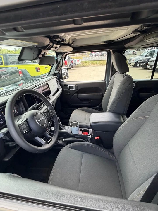 2025 Jeep JT Gladiator - Image 4 of 19