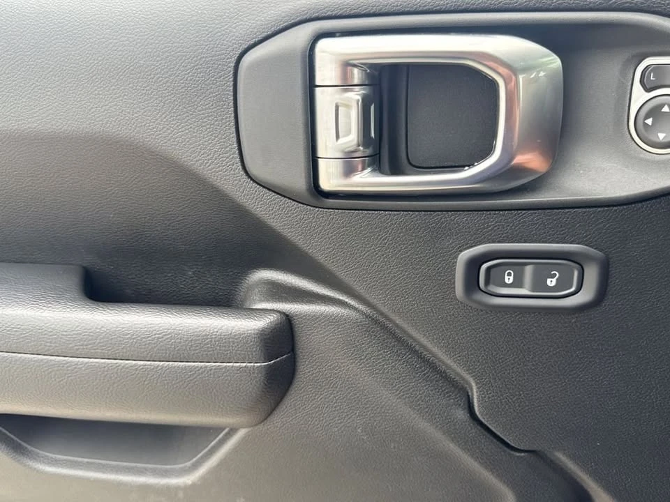 2025 Jeep JT Gladiator - Image 19 of 20