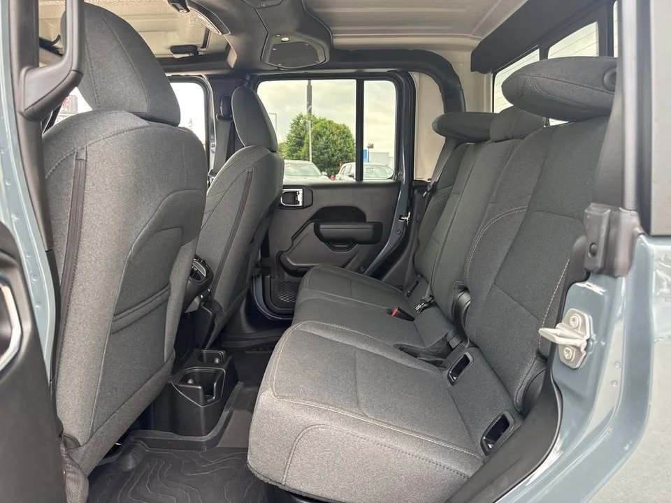 2025 Jeep JT Gladiator - Image 13 of 20