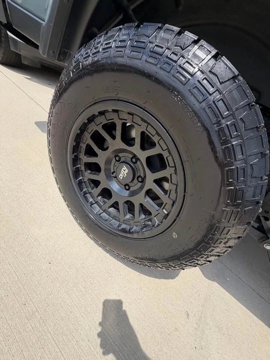 2025 Jeep JT Gladiator - Image 14 of 19