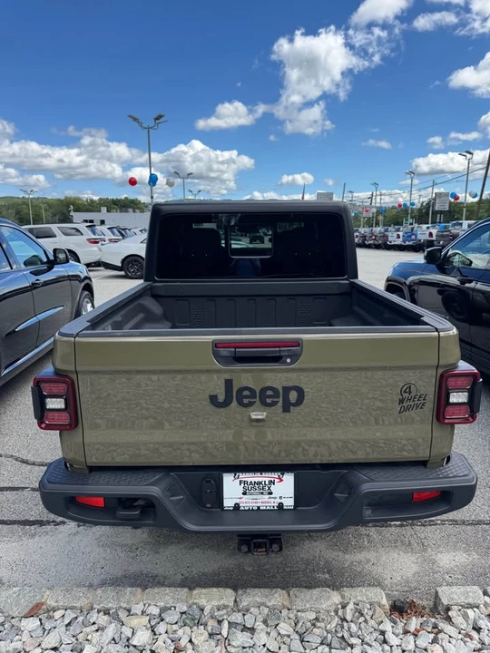 2025 Jeep JT Gladiator - Image 5 of 14