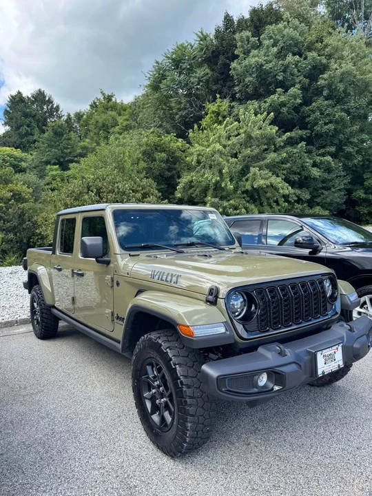 2025 Jeep JT Gladiator - Image 3 of 14