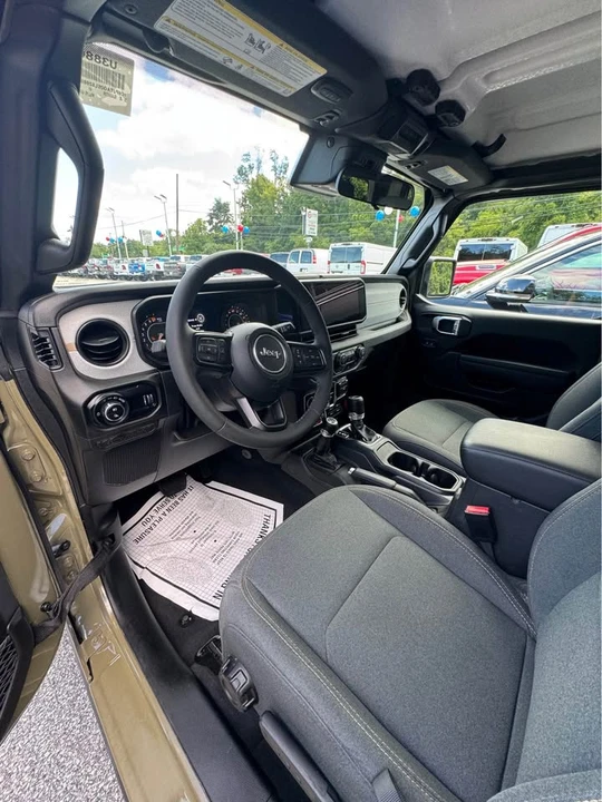 2025 Jeep JT Gladiator - Image 8 of 14