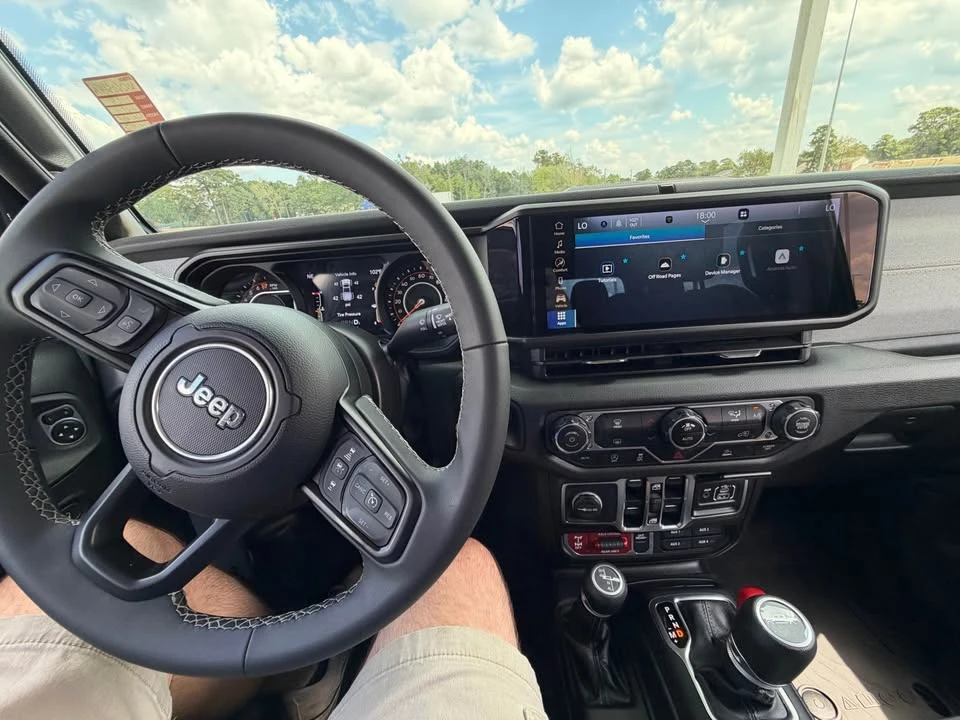 2025 Jeep JT Gladiator - Image 18 of 19