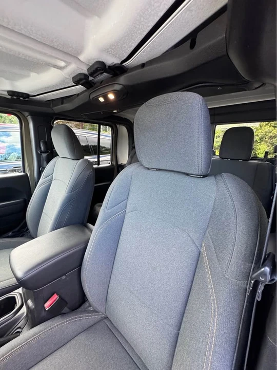 2025 Jeep JT Gladiator - Image 9 of 14