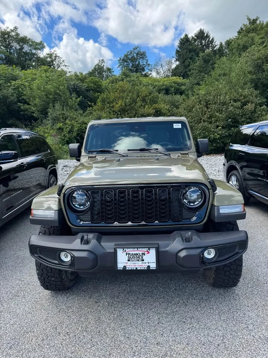 2025 Jeep JT Gladiator - Image 2 of 14