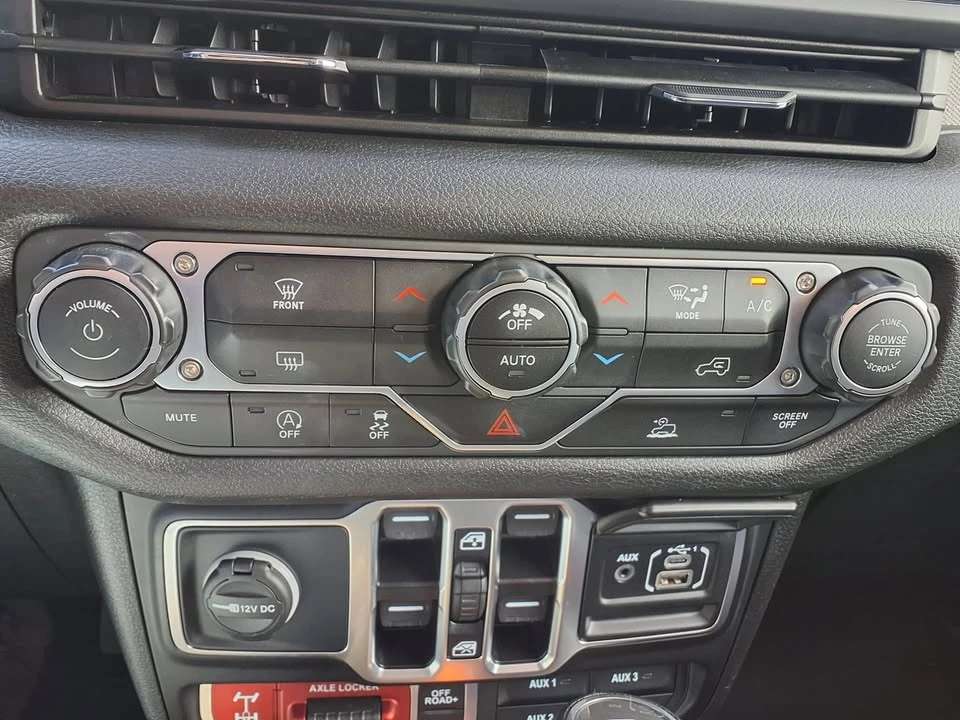 2025 Jeep JT Gladiator - Image 8 of 20