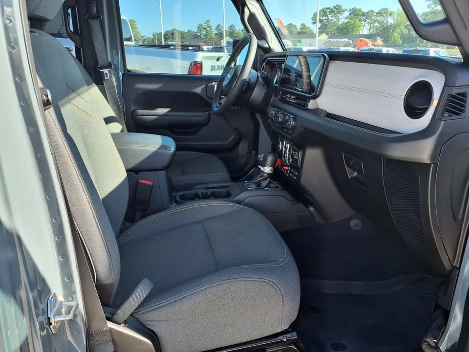 2025 Jeep JT Gladiator - Image 12 of 20