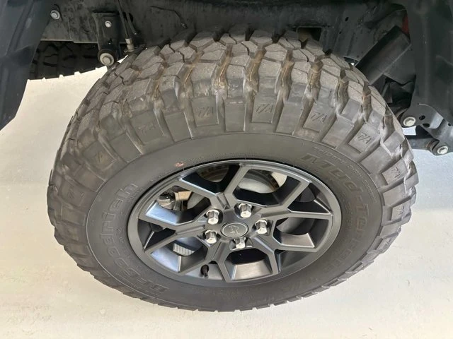 2025 Jeep JT Gladiator - Image 9 of 19