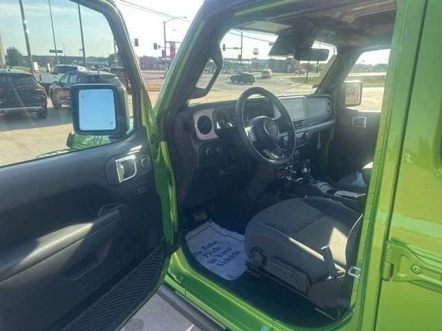 2025 Jeep JT Gladiator - Image 10 of 17